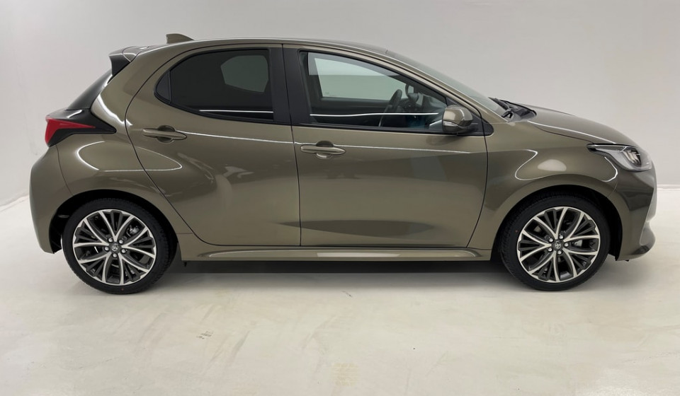 TOYOTA Yaris Hybrid 1.5 Premium