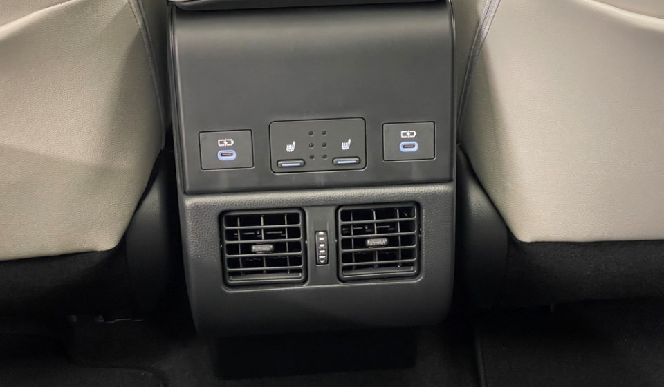 TOYOTA bZ4X Electric Premium AWD 11 kW OBC