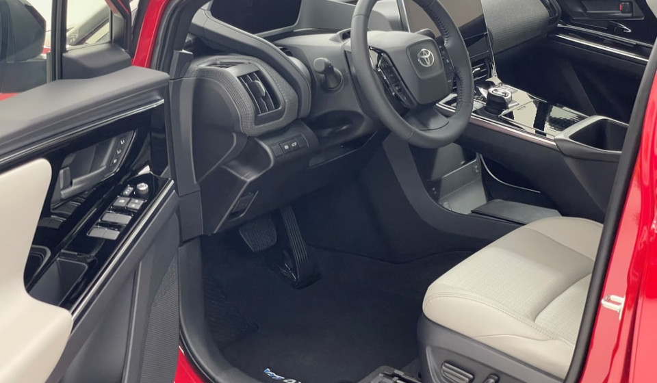 TOYOTA bZ4X Electric Premium AWD 11 kW OBC