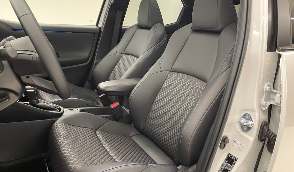 TOYOTA Yaris Hybrid 1.5 Premiere Edition