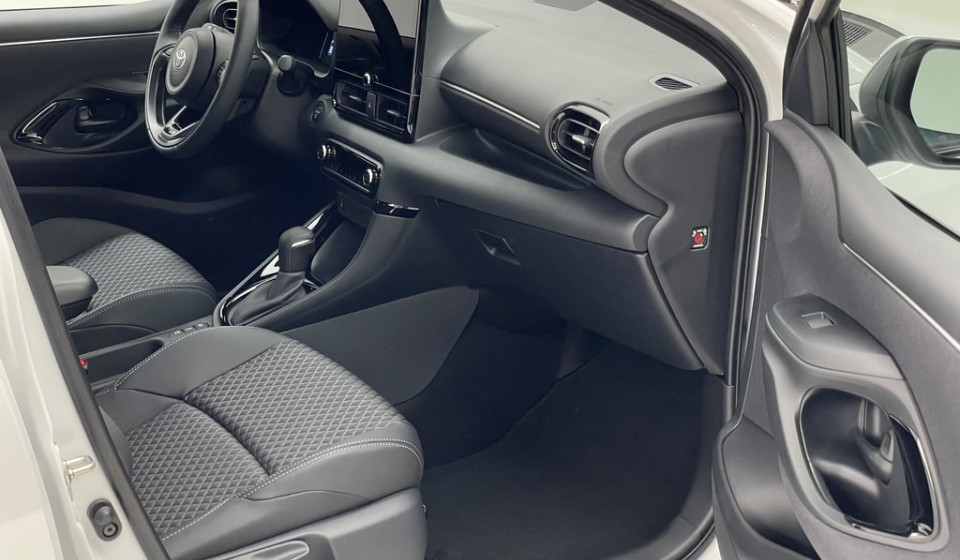 TOYOTA Yaris Hybrid 1.5 Premium