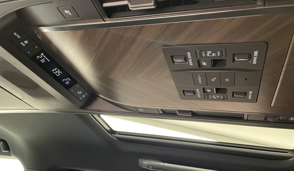 LEXUS LM 350h Excellence E-FOUR Voll-Hybrid