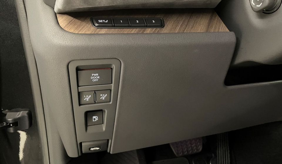 LEXUS LM 350h Excellence E-FOUR Voll-Hybrid