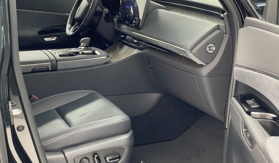 LEXUS LM 350h Excellence E-FOUR Voll-Hybrid