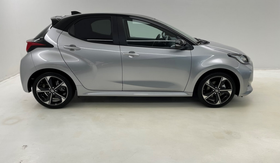 TOYOTA Yaris Hybrid 1.5 Premiere Edition