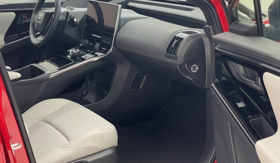 TOYOTA bZ4X Electric Premium AWD 11 kW OBC