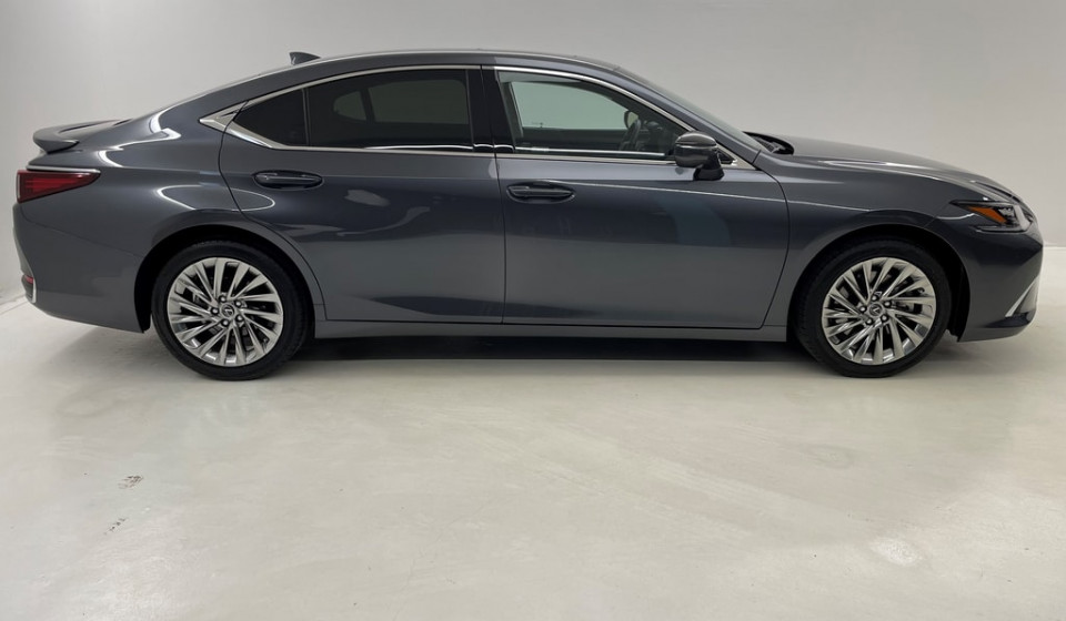 LEXUS ES 300h Excellence Voll-Hybrid