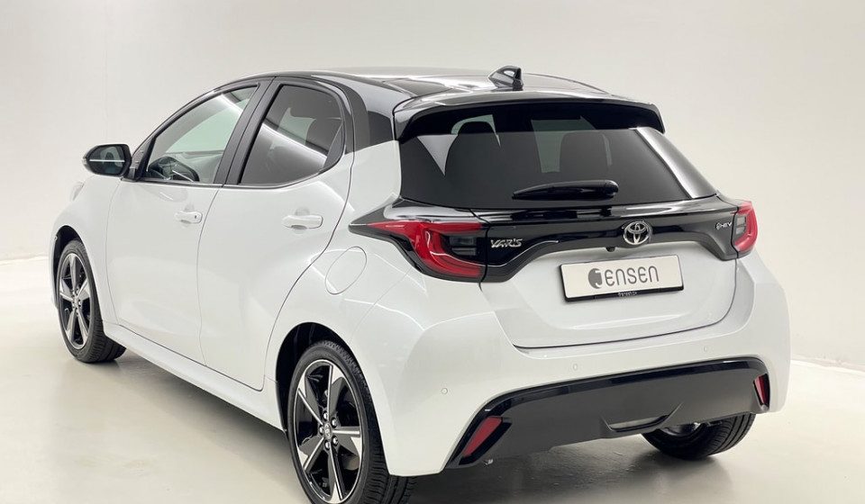 TOYOTA Yaris Hybrid 1.5 Premiere Edition