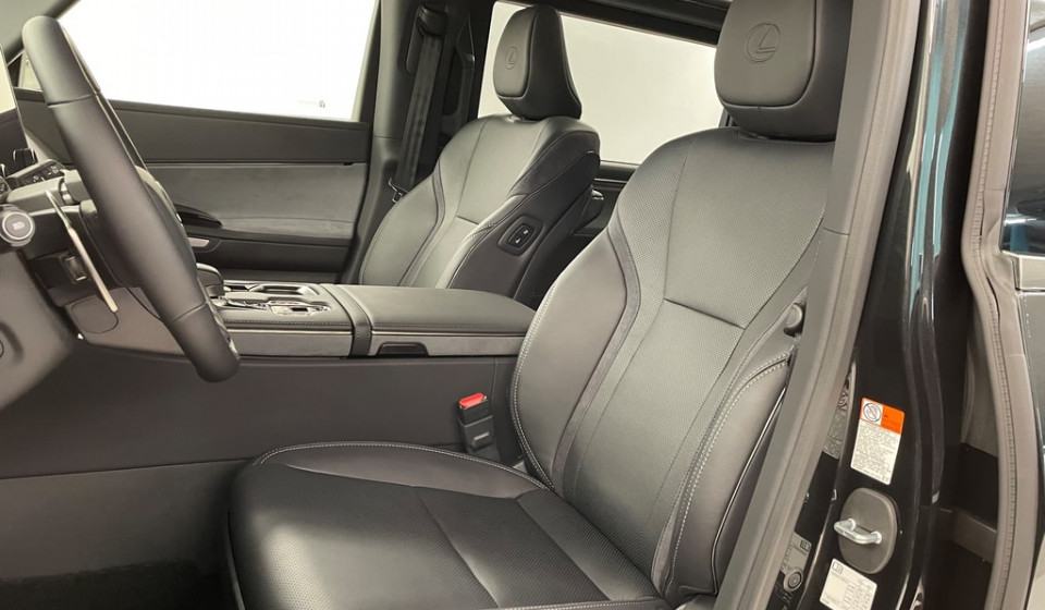 LEXUS LM 350h Excellence E-FOUR Voll-Hybrid