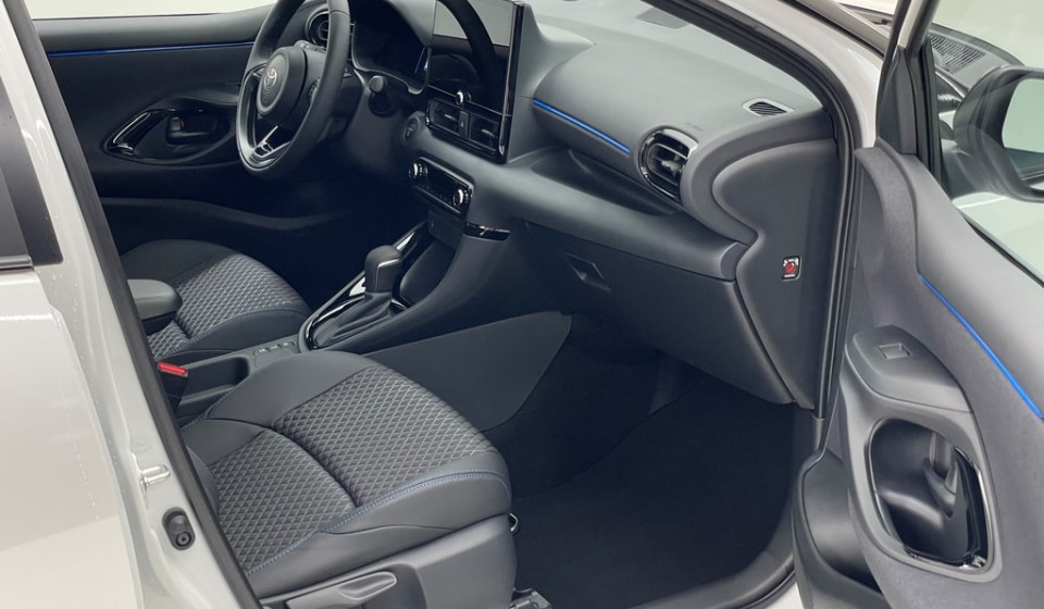 TOYOTA Yaris Hybrid 1.5 Premiere Edition